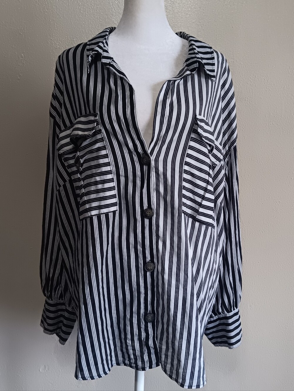 55% Linen Lightweight Deep V-Neck Long Sleeve Plus Size 2X Blouse, Black White